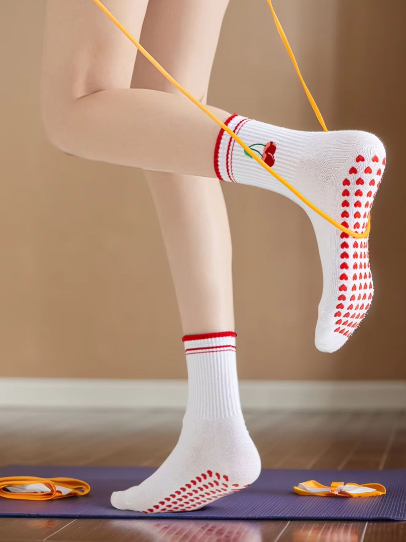 Pilates Yoga Origin - 1 คู่ถุงเท้าโยคะมืออาชีพสำหรับการใช้งานข้ามพรมแดน ถุงเท้าผ้าฝ้ายพร้อมสายรัดซิลิโคนกันลื่นสำหรับพิลาทิส ฟิตเนส และการเต้นบนพื้น